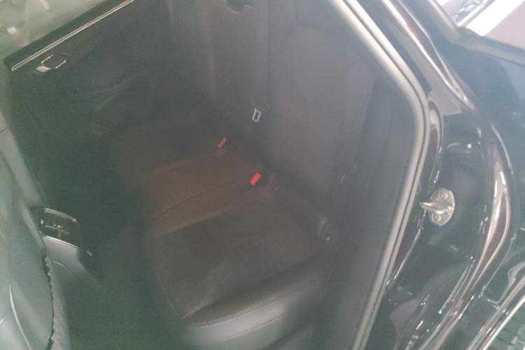 Used Porsche Macan 2020 Macan 2.0T Left Rear Seat