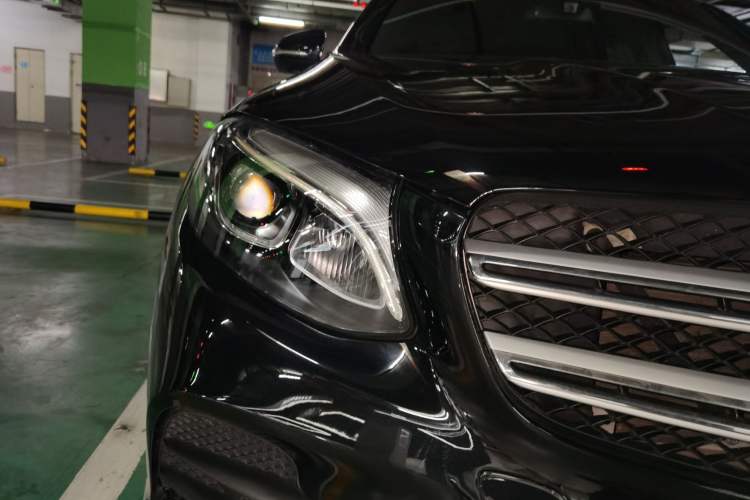 Used Mercedes-Benz GLC 2018 Facelift GLC 260 4MATIC Luxury Edition
