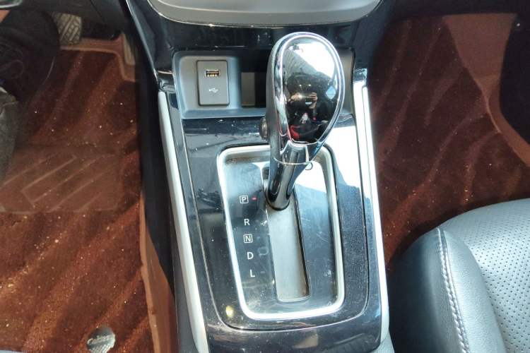 Used Nissan Sylphy 2019 1.6XV CVT Smart Connect Luxury Edition China VI Standard Gear Lever