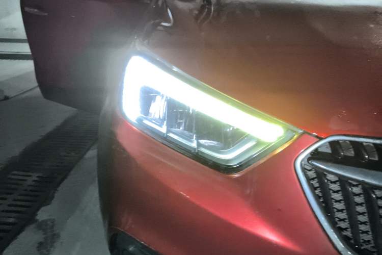 Used Buick Encore 2016 18T Automatic All-Wheel-Drive Flagship Model Right Front Headlight