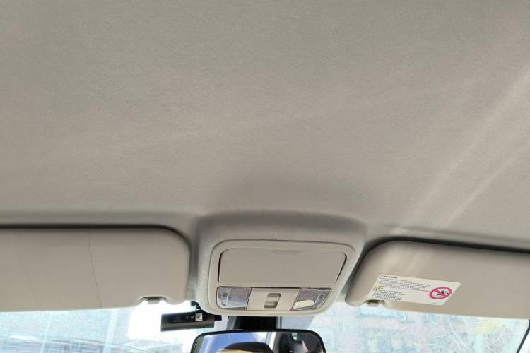 Used JMC Yuhu 7 2022 2.0T Manual Gasoline Two-Wheel Drive Comfort Version Standard Wheelbase JX4G20A6L Headliner