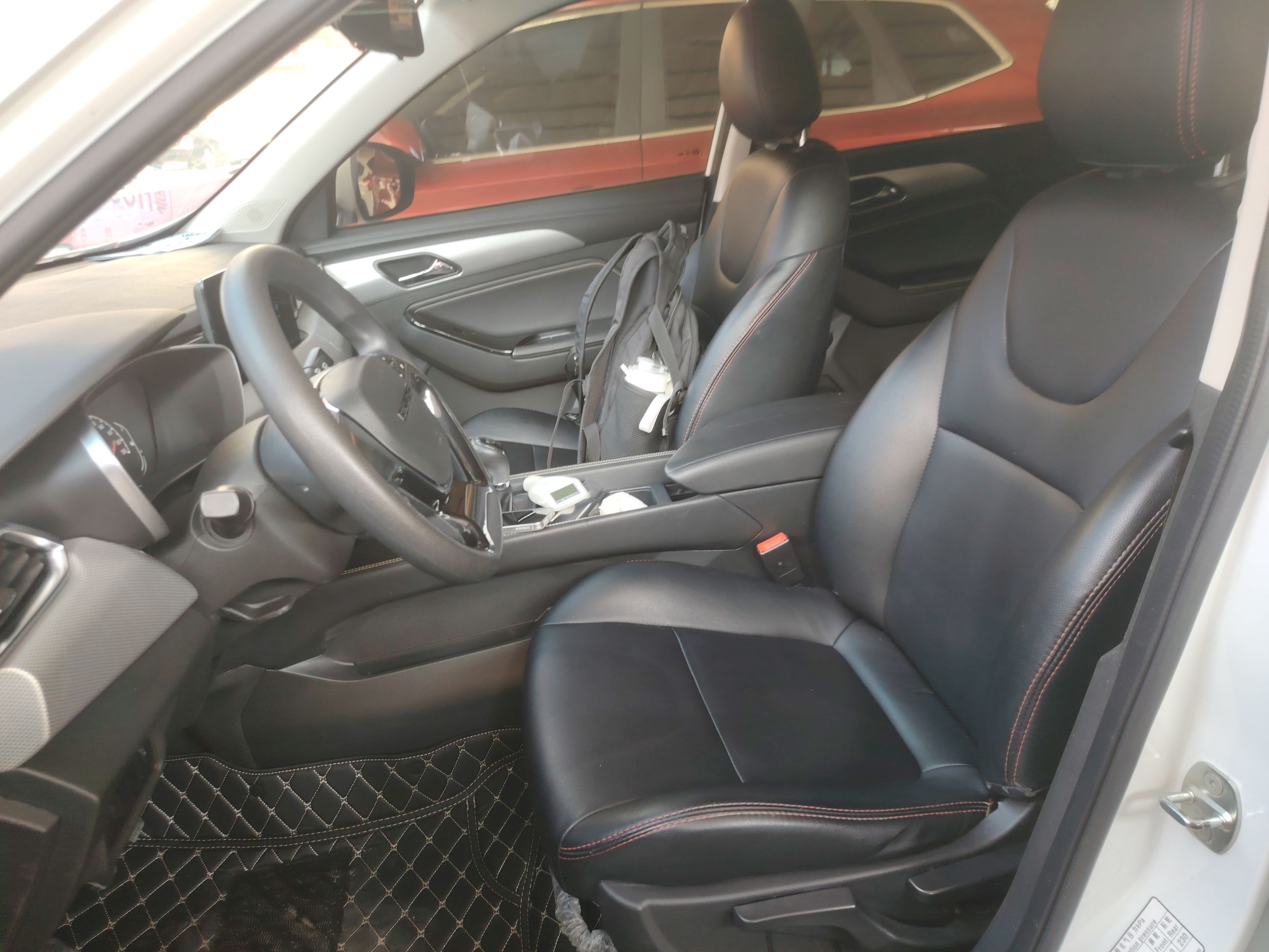 Переднее сиденье в автомобиле