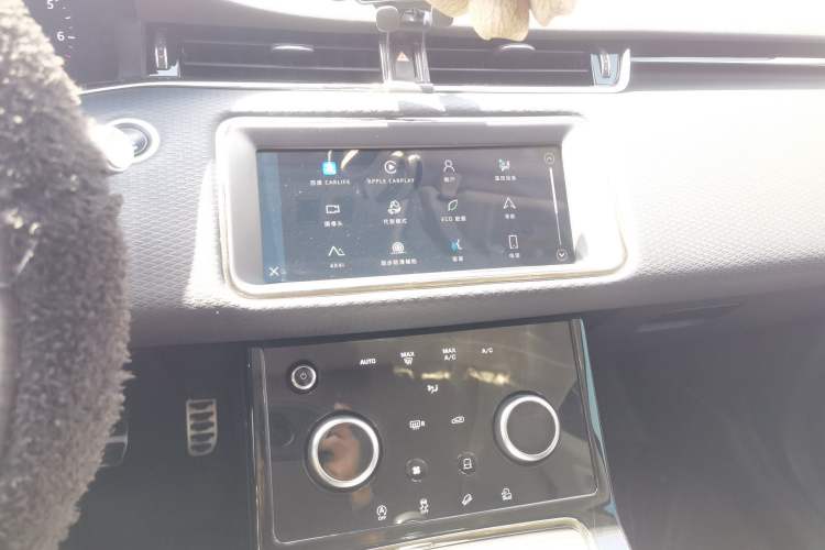 Used Land Rover Range Evoque 2021 Range Rover Evoque 200 PS R-Dynamic Standard Elite Edition Audio And AC Panel