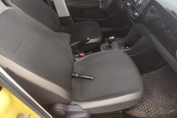 Used Volkswagen up! 2015 1.0L go high!
