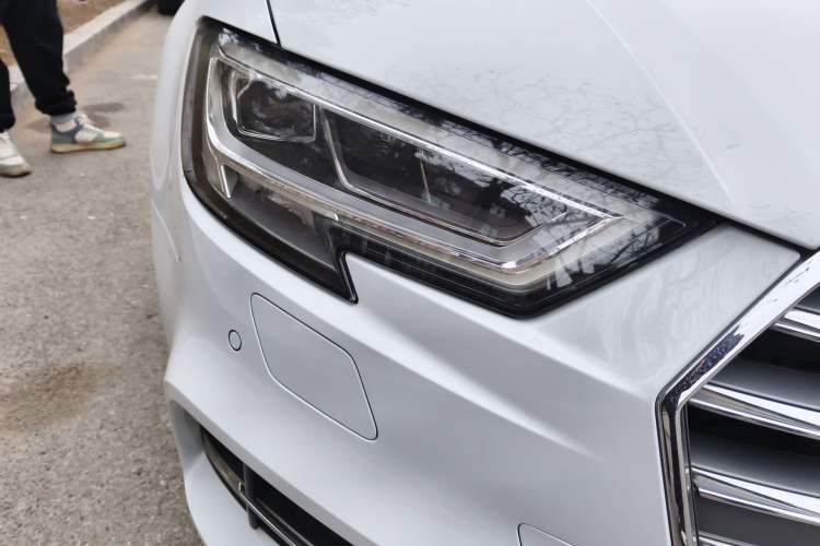 Used Audi A3 2020 Limousine 35 TFSI Fashion Edition China VI Emission Standard Right Front Headlight
