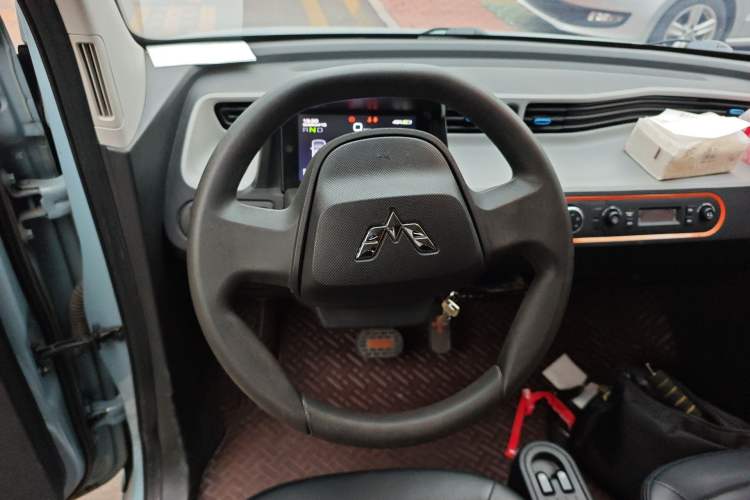 Used Wuling Hongguang MINIEV 2020 Enjoyment Model Lithium Iron Phosphate Steering Wheel