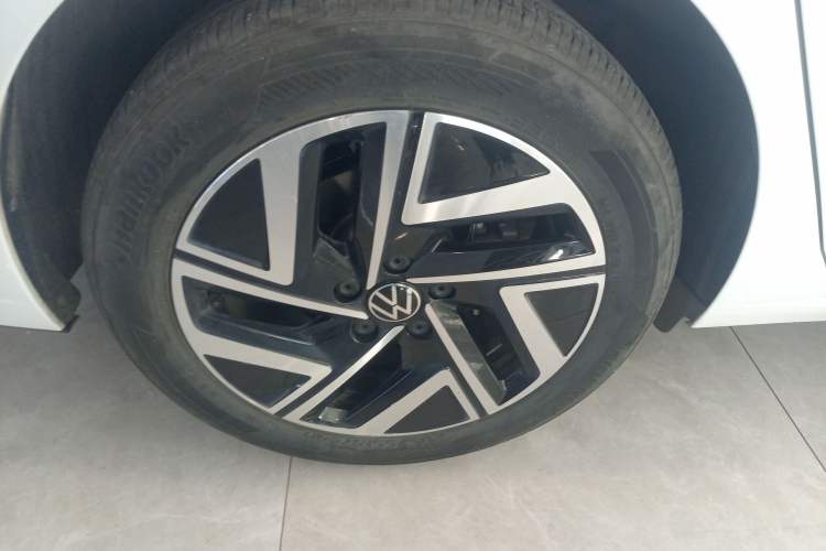 Used Volkswagen Sagitar 2023 300TSI DSG Excellence Edition Right Rear Wheel Hub