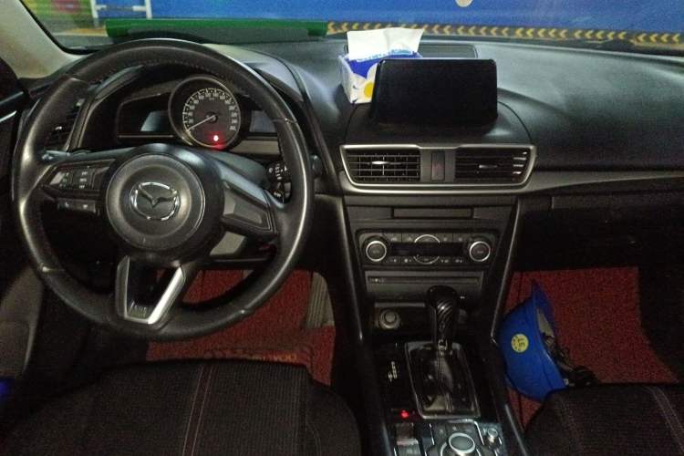 Used Mazda 3 Axela 2017 Hatchback 2.0L Automatic Luxury Model China VI Standard Center Console