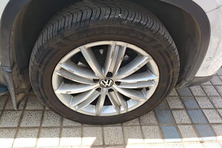 Used Volkswagen Tiguan 2013 2.0 TSI Automatic All-Wheel-Drive Flagship Edition Right Front Wheel Hub