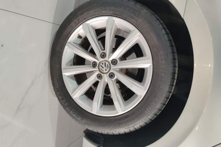 Used Volkswagen Magotan 2019 330TSI DSG Leading Edition China V Standard Right Rear Wheel Hub