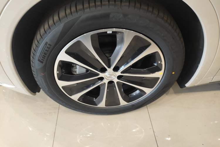 Used Hima Luxeed R7 2026 Model Range-Extending Max+ Exterior 4