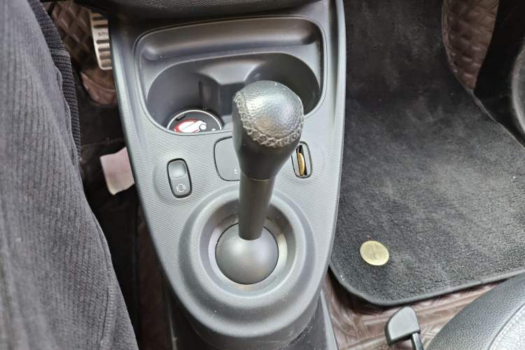 Used smart fortwo 2019 0.9T 66kW Hardtop Pioneer Edition China VI Gear Lever