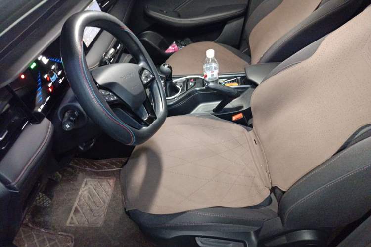 Used Roewe i5 2023 1.5L Manual Comfort Edition
