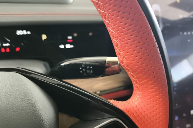 Used NETA S 2022 All-Electric 715 km Range Rear-Drive Deluxe Version Gear Lever