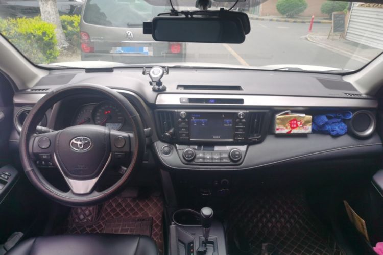 Used Toyota RAV4 2019 2.0L CVT Two-Wheel Drive Luxury Version China VI Standard