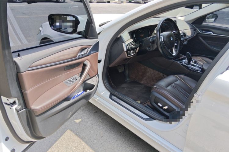 Used BMW 5 Series 2018 530Li xDrive Luxury Package Driver Seat