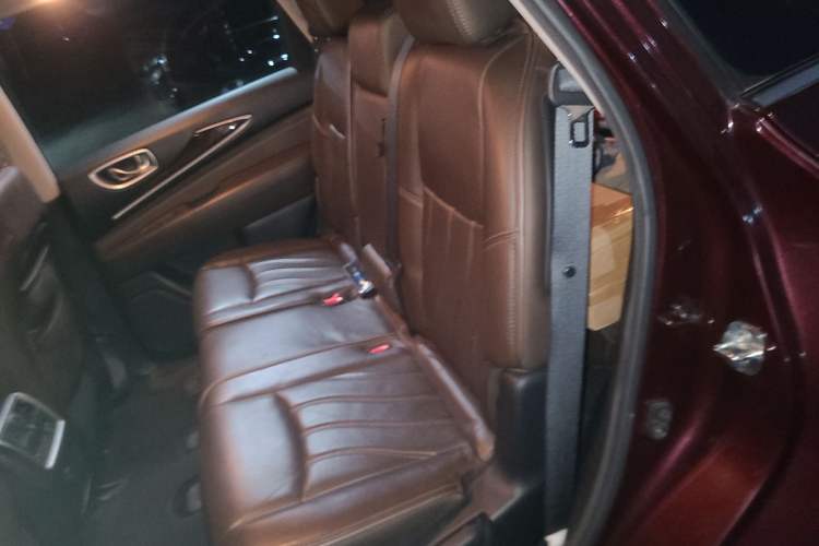 Used Infiniti JX 2013 JX35 Two-Wheel-Drive Excellence Edition
