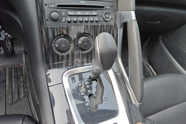 Used Peugeot 3008 2015 2.0L Automatic Classic Edition