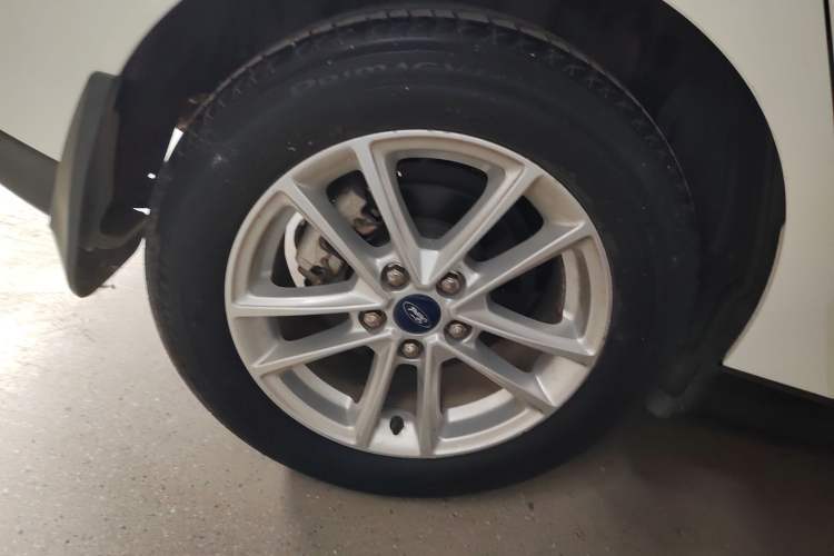 Used Ford Focus 2018 Hatchback Classic 1.6L Automatic Trendy SmartDrive Edition
