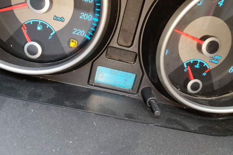 Used Buick Excelle 2015 1.5L Automatic Classic Model Odometer Close Up