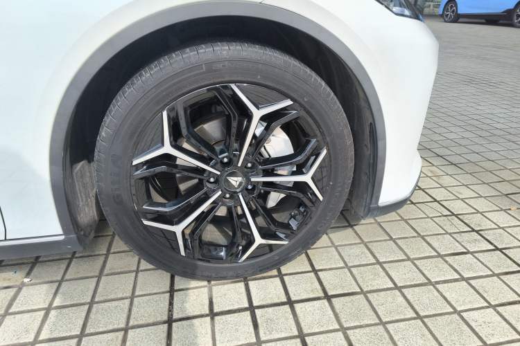 Used Deepal SL03 2023 200Max Range-Extended Version Right Front Wheel Hub