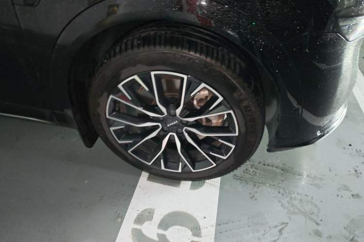 Used Zeekr 7X 2025 100 kWh Long-Range Rear-Wheel Drive with Intelligent Driving Features
