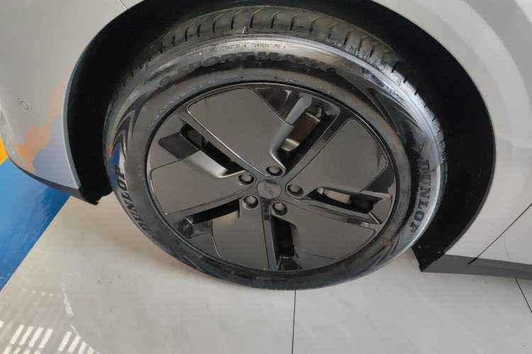 Used Li Auto i6 2025 Model Two-Wheel-Drive Standard Type Left Front Wheel Hub