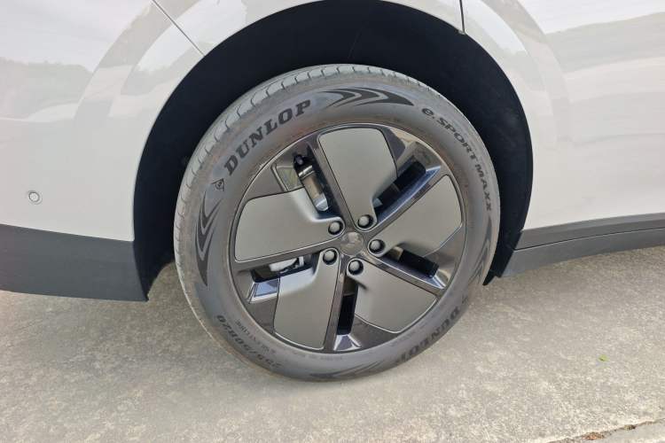 Used Li Auto i6 2025 Model Two-Wheel-Drive Standard Type Right Rear Wheel Hub