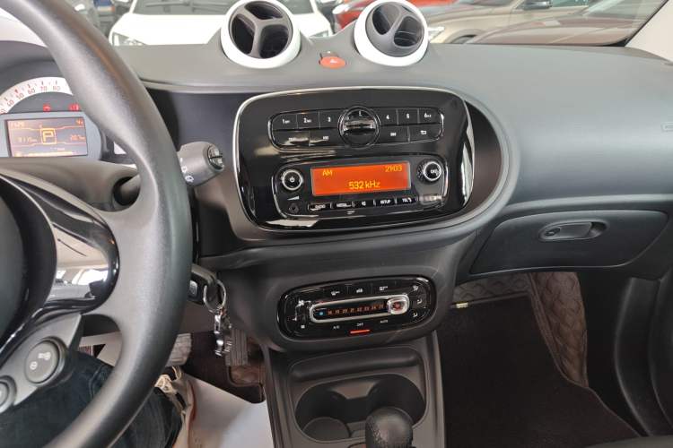 Used smart fortwo 2018 1.0L 52kW Hardtop Dynamic Version China V
