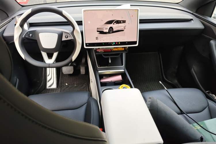 Used Tesla Model Y L 2025 Model Long-Range All-Wheel-Drive Version
