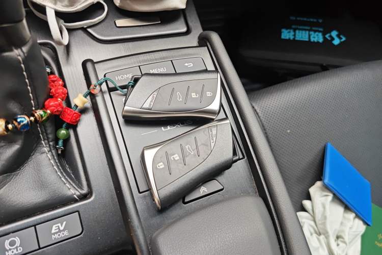 Used Lexus ES 2018 300h Premier Edition China VI Standard Vehicle Key