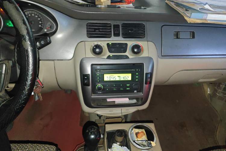 Used JAC Group Refine 2011 2.4L Colorful Journey Gasoline Standard Edition HFC4GA1-C
