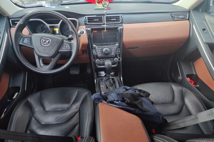 Used JMC Yusheng S330 2016 1.5L GTDi Automatic Two-Wheel Drive Prestige Edition Center Console