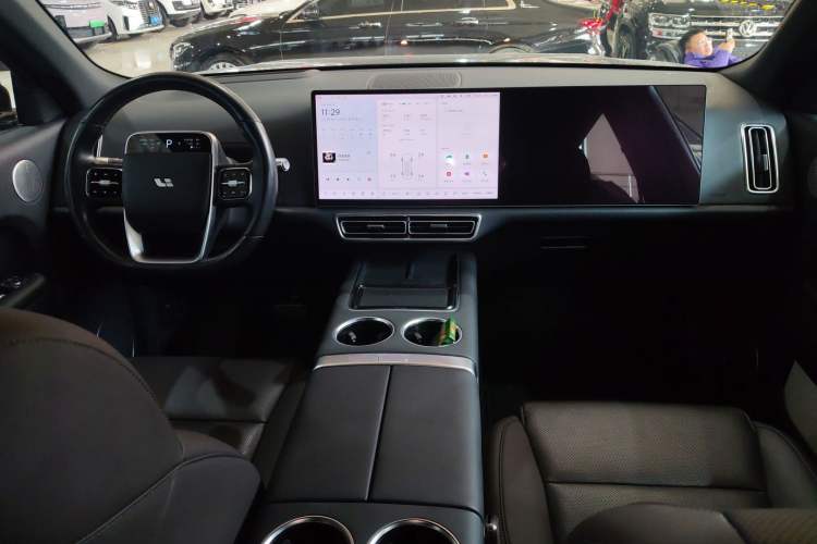 Used Li Auto L8 2023 Pro Model Center Console