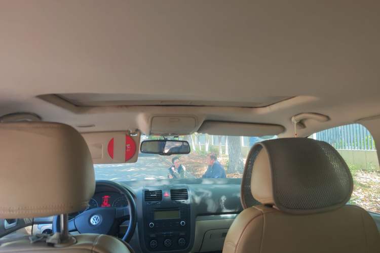 Used Volkswagen Sagitar 2010 1.4 TSI Automatic Luxury Model Headliner