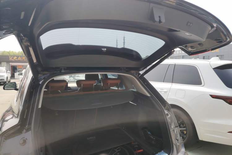 Used Audi Q5L 2022 40T Luxury Dynamic Model Trunk