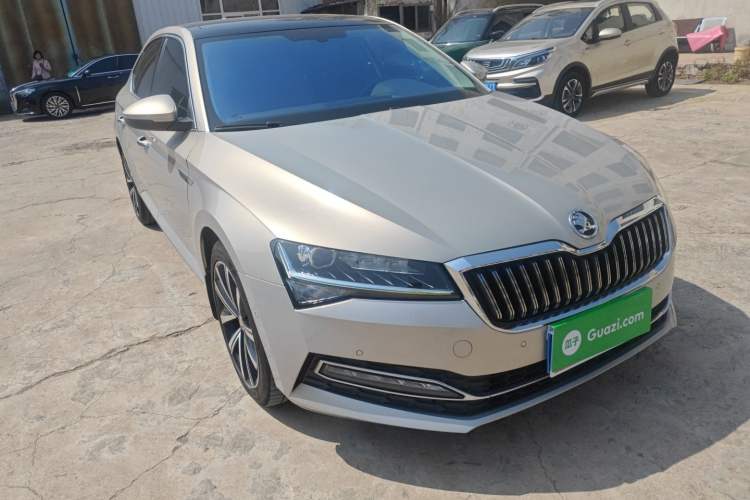 Used Skoda Superb 2022 TSI330 DSG Luxury Edition Front Right 45 Deg