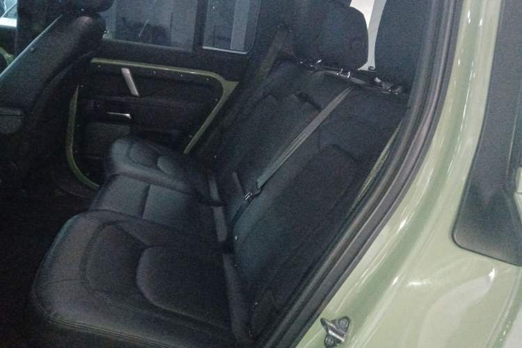 Used Land Rover Defender 2023 110 3.0T P400 75th Anniversary Legend Edition Left Rear Seat