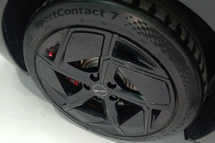 Used BYD Seal 2023 Champion Edition 700km Performance Version Right Rear Wheel Hub