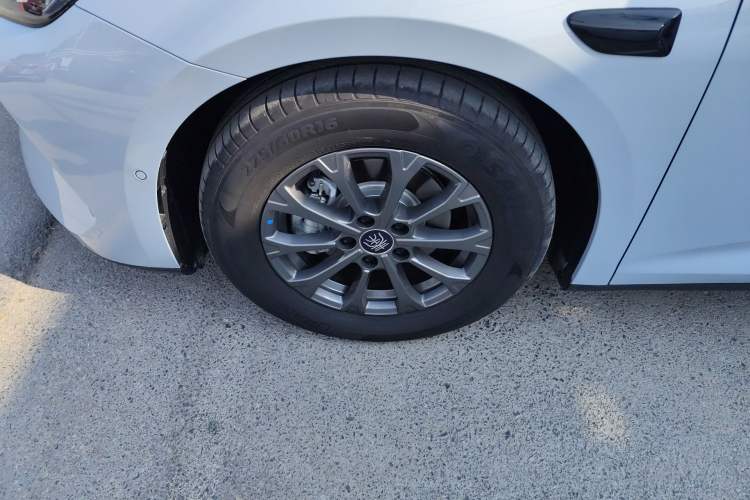 Used BYD Qin L 2025 DM-i Smart Drive 80KM Leading Model