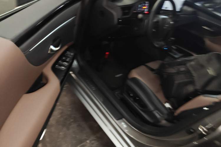 Used Lexus ES 2023 200 Excellence Edition
