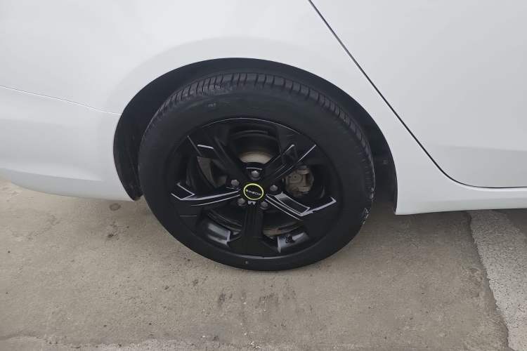 Used Roewe i6 MAX 2020 300TGI Automatic "Swell Cool Smart Drive" Edition Right Rear Wheel Hub