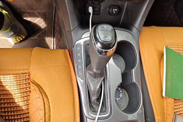 Used Chevrolet Cruze 2017 1.5L Automatic Pioneer Sunroof Edition Gear Lever