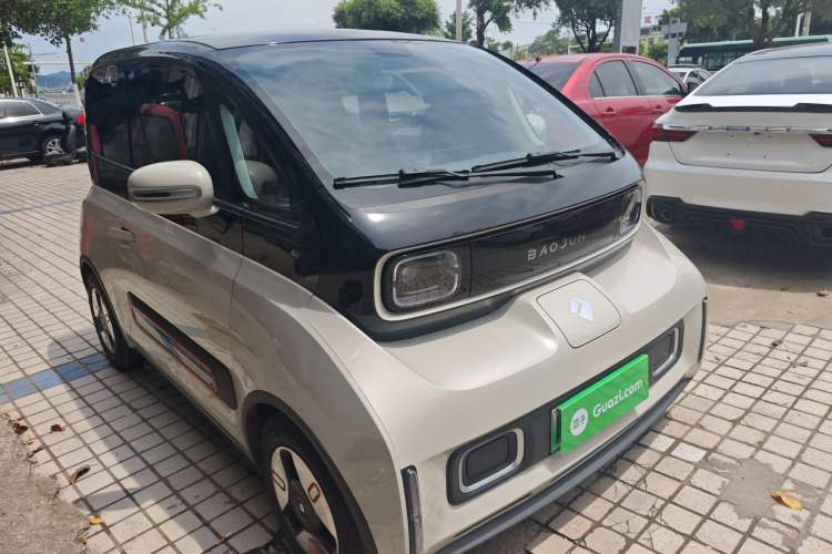 Used Baojun KiWi EV 2022 Artist Lite Edition Lithium Iron Phosphate Front Right 45 Deg