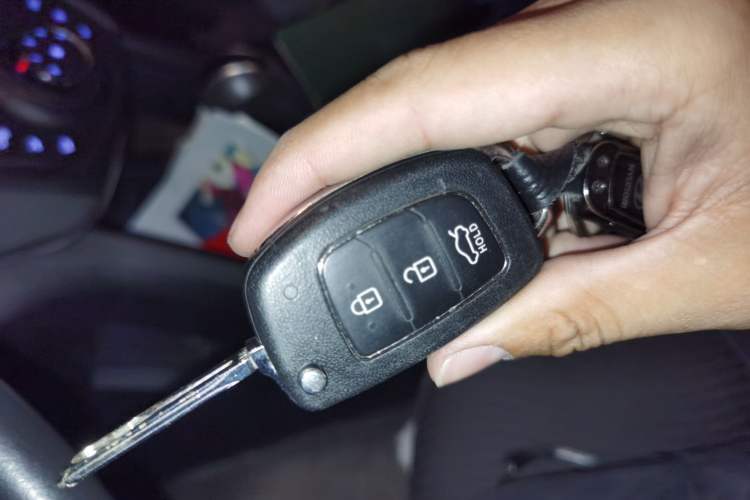 Used Hyundai Santa Fe 2013 2.4L Automatic 2WD Comfort Edition Vehicle Key