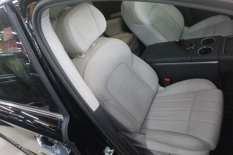 Used VOYAH Dream 2025 PHEV Four-Wheel Drive Prestige Kunpeng Edition