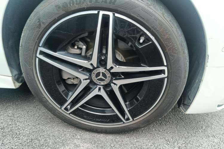 Used Mercedes-Benz C-Class 2023 Second Facelift C 260 L Starry Night Sports Edition Right Front Wheel Hub