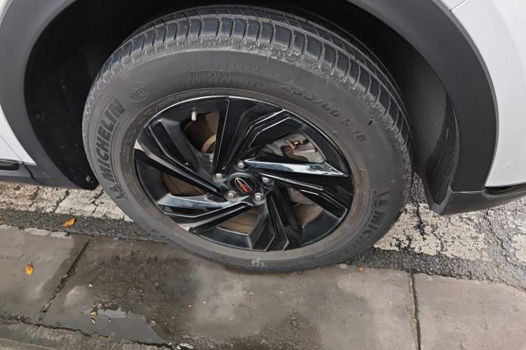 Used Hongqi HS5 2022 Revised Version 2.0T Smart Connect Flagship Edition Right Front Wheel Hub