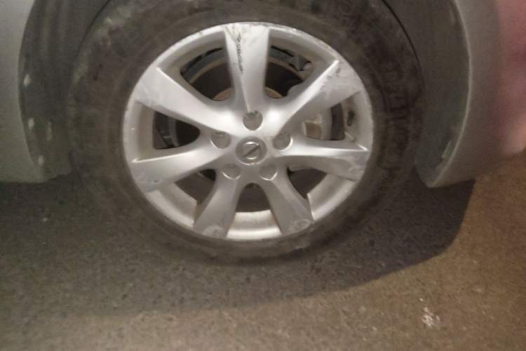 Used Nissan Tiida 2011 1.6L CVT Luxury Edition Right Front Wheel Hub