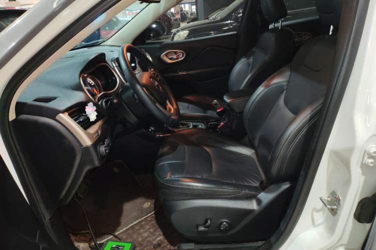 Used Jeep Cherokee 2017 2.0L Superior Edition
